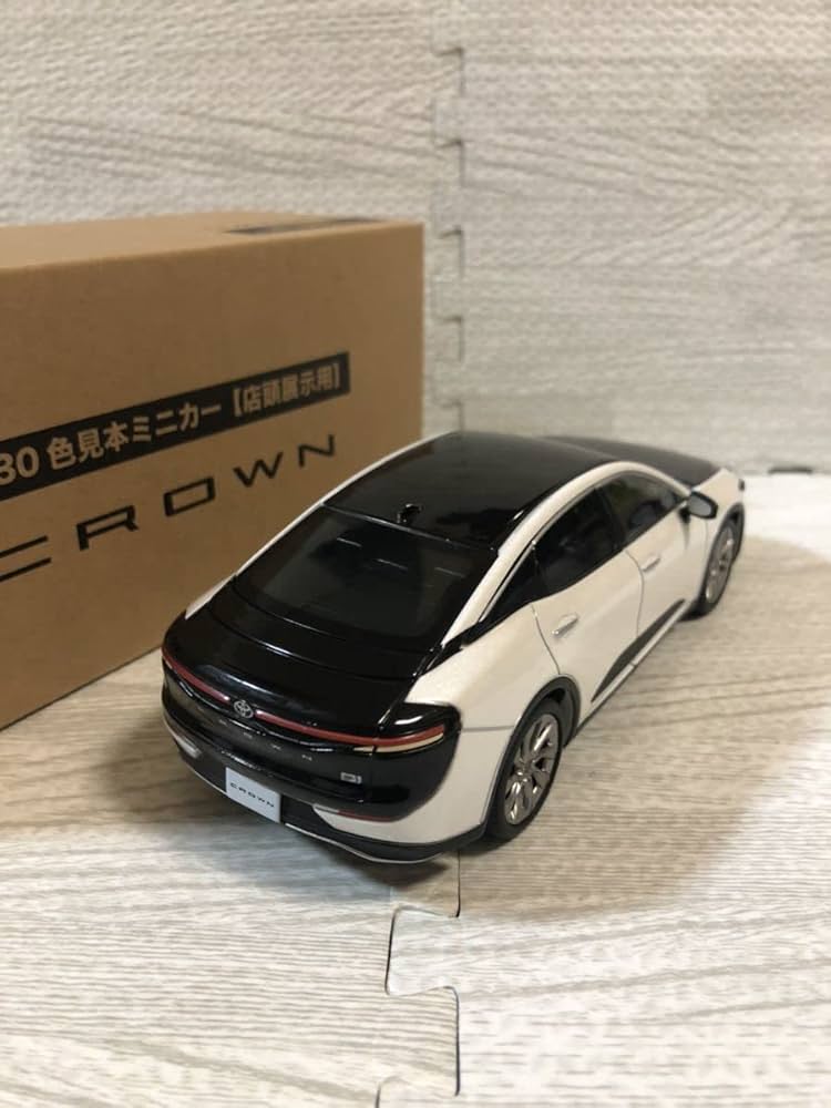 CROWN クロスオーバー1/30ミニカー ブラック✕プレシャスホワイトパール Amazon | 1/30 ミニカー 新型クラウン CROWN クラウンクロス